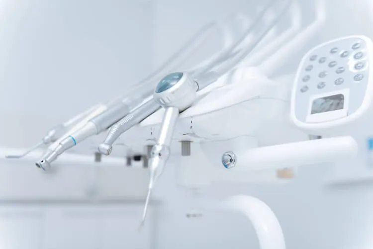 Chriurgisches Werkzeug eines Zahnartztes