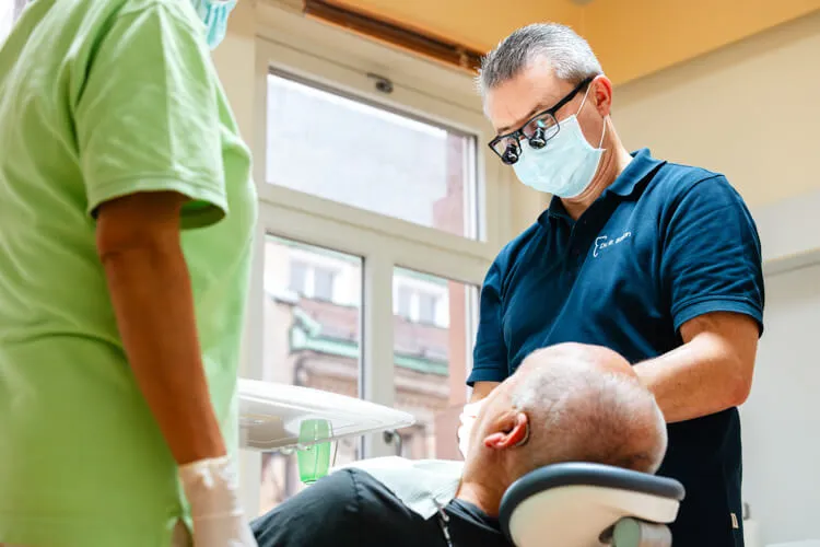 Dr. Balan bei der Arbeit